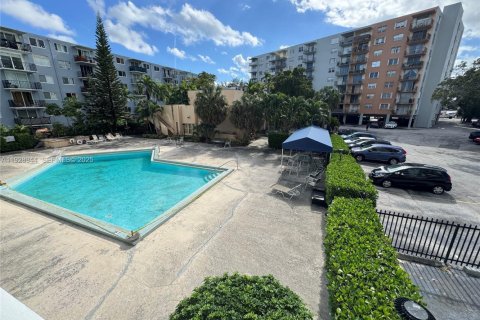 Condominio en alquiler en North Miami, Florida, 53.51 m2 № 1987844 - foto 10