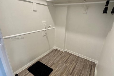 Condominio en alquiler en North Miami, Florida, 53.51 m2 № 1987844 - foto 15