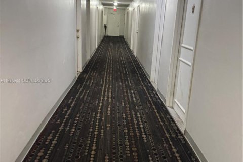 Condominio en alquiler en North Miami, Florida, 53.51 m2 № 1987844 - foto 18