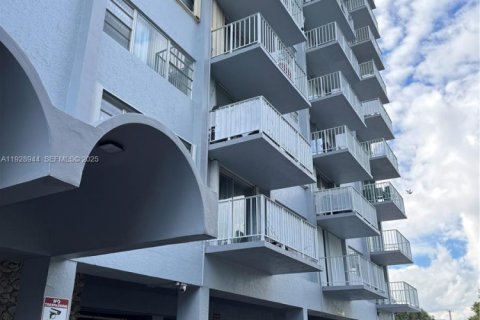 Condominio en alquiler en North Miami, Florida, 53.51 m2 № 1987844 - foto 17