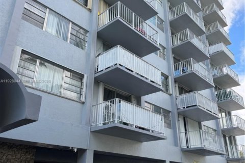 Condominio en alquiler en North Miami, Florida, 53.51 m2 № 1987844 - foto 21