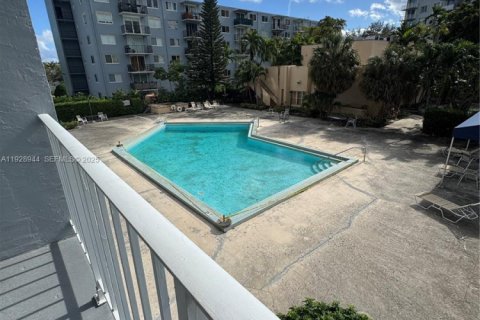 Condominio en alquiler en North Miami, Florida, 53.51 m2 № 1987844 - foto 9