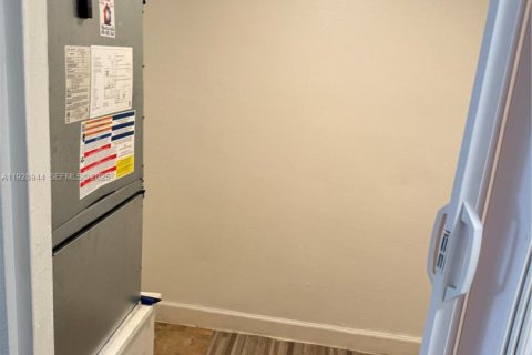 Condominio en alquiler en North Miami, Florida, 53.51 m2 № 1987844 - foto 19