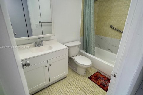 Condominio en alquiler en North Miami, Florida, 53.51 m2 № 1987844 - foto 13
