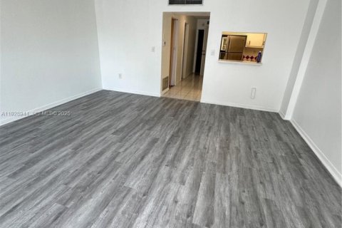 Condominio en alquiler en North Miami, Florida, 53.51 m2 № 1987844 - foto 3