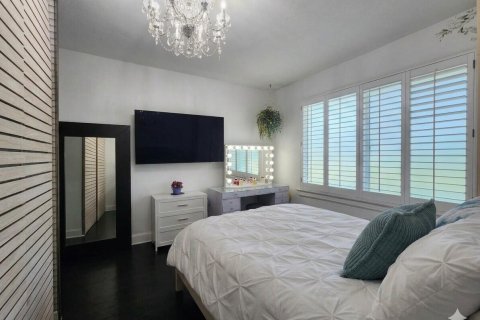 Condo in Miami Beach, Florida, 2 bedrooms № 2189677 - photo 13