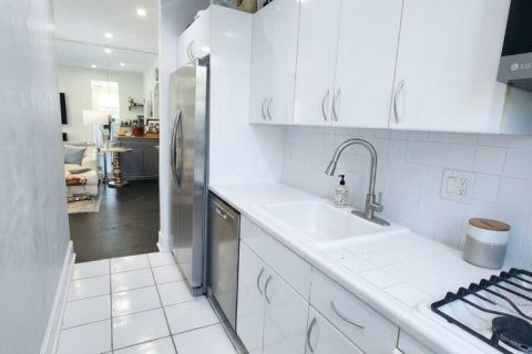 Condo in Miami Beach, Florida, 2 bedrooms № 2189677 - photo 15