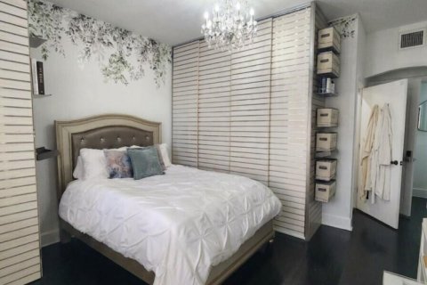 Condo in Miami Beach, Florida, 2 bedrooms № 2189677 - photo 12