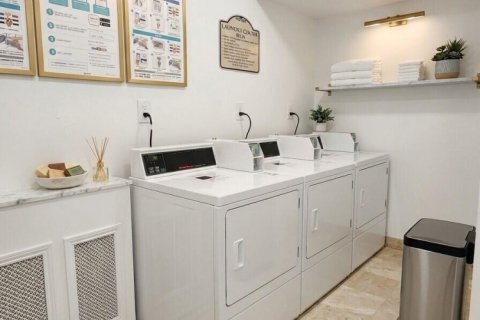 Condo in Miami Beach, Florida, 2 bedrooms № 2189677 - photo 30