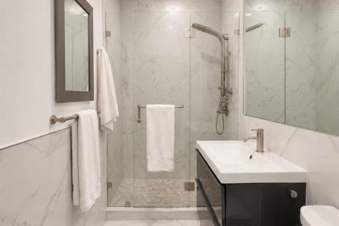 Condo in Miami Beach, Florida, 2 bedrooms № 2189677 - photo 25