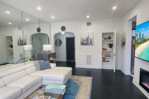 Condo in Miami Beach, Florida, 2 bedrooms № 2189677 - photo 6