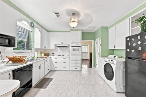 Villa ou maison à vendre à Tampa, Floride: 2 chambres, 120.96 m2 № 2356711 - photo 3