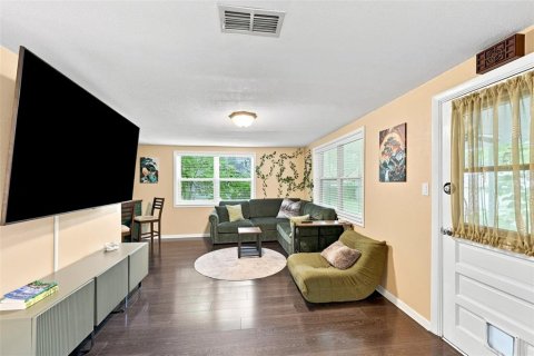 Villa ou maison à vendre à Tampa, Floride: 2 chambres, 120.96 m2 № 2356711 - photo 4