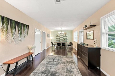 Villa ou maison à vendre à Tampa, Floride: 2 chambres, 120.96 m2 № 2356711 - photo 2