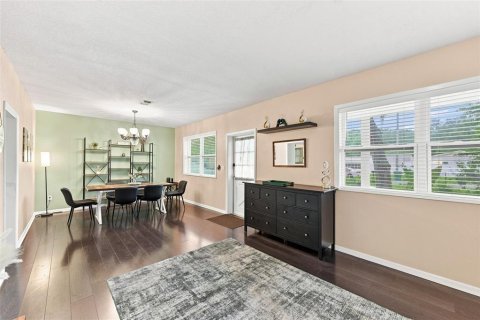 Villa ou maison à vendre à Tampa, Floride: 2 chambres, 120.96 m2 № 2356711 - photo 11