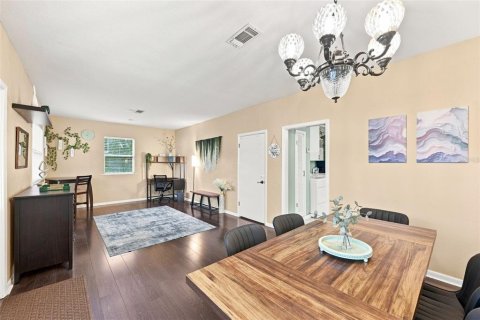 Villa ou maison à vendre à Tampa, Floride: 2 chambres, 120.96 m2 № 2356711 - photo 7