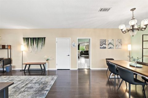 Villa ou maison à vendre à Tampa, Floride: 2 chambres, 120.96 m2 № 2356711 - photo 8
