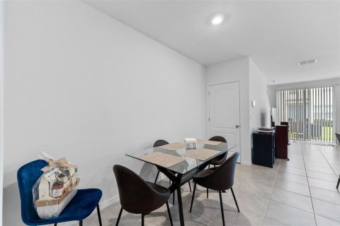 Townhouse in Port Orange, Florida 3 bedrooms, 150.87 sq.m. № 1824806 - photo 8