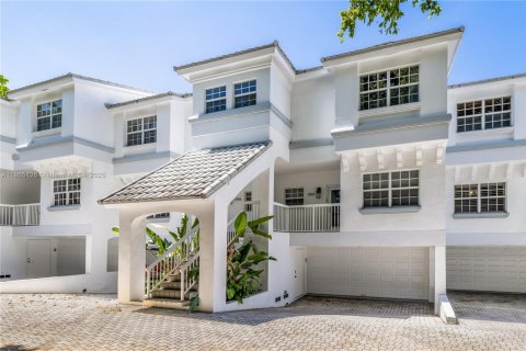 Adosado en alquiler en Fort Lauderdale, Florida, 3 dormitorios, 179.3 m2 № 1922024 - foto 2