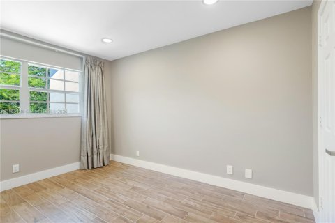 Adosado en alquiler en Fort Lauderdale, Florida, 3 dormitorios, 179.3 m2 № 1922024 - foto 27