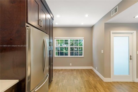 Adosado en alquiler en Fort Lauderdale, Florida, 3 dormitorios, 179.3 m2 № 1922024 - foto 8