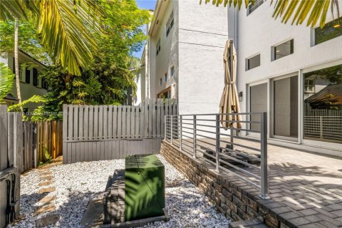 Adosado en alquiler en Fort Lauderdale, Florida, 3 dormitorios, 179.3 m2 № 1922024 - foto 18