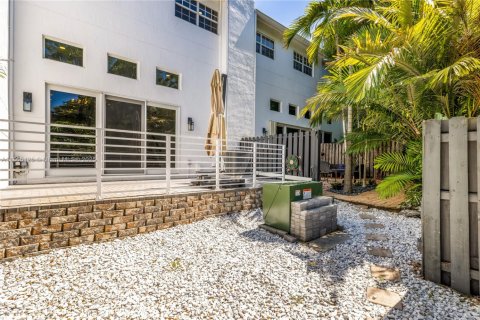 Adosado en alquiler en Fort Lauderdale, Florida, 3 dormitorios, 179.3 m2 № 1922024 - foto 19