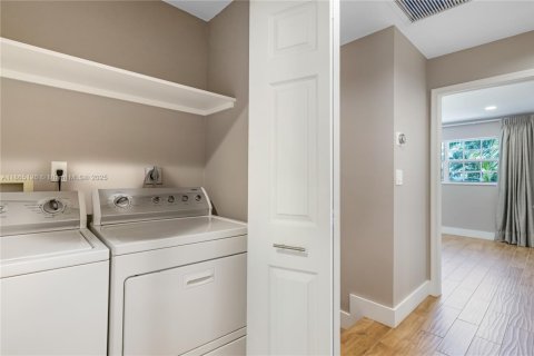 Adosado en alquiler en Fort Lauderdale, Florida, 3 dormitorios, 179.3 m2 № 1922024 - foto 20