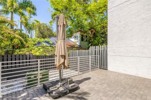 Adosado en alquiler en Fort Lauderdale, Florida, 3 dormitorios, 179.3 m2 № 1922024 - foto 17