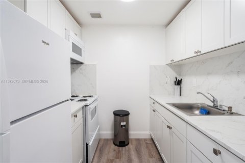 Снять в аренду квартиру в Норт-Майами-Бич, Флорида 1 спальня, 56.21м2, № 2042287 - фото 2