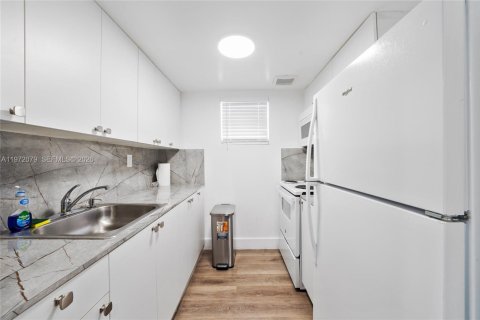 Снять в аренду квартиру в Норт-Майами-Бич, Флорида 1 спальня, 56.21м2, № 2042287 - фото 3