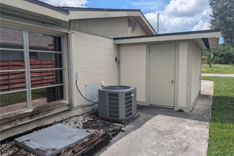 Casa en venta en Port Charlotte, Florida, 3 dormitorios, 132.94 m2 № 2386572 - foto 12