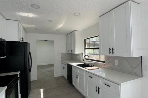 House in Ocala, Florida 3 bedrooms, 144.56 sq.m. № 1719838 - photo 6