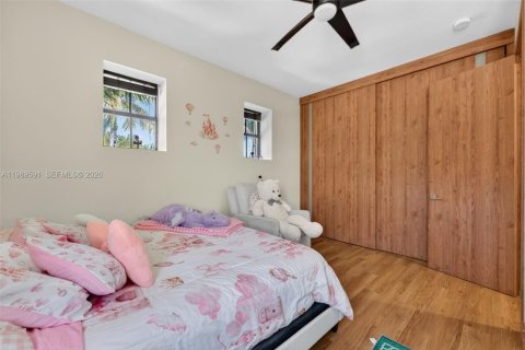 House in Miami, Florida 6 bedrooms, 240.34 sq.m. № 2062472 - photo 22