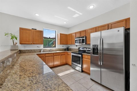 House in Miami, Florida 6 bedrooms, 240.34 sq.m. № 2062472 - photo 29