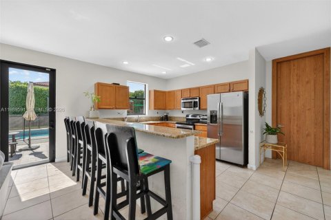 House in Miami, Florida 6 bedrooms, 240.34 sq.m. № 2062472 - photo 28