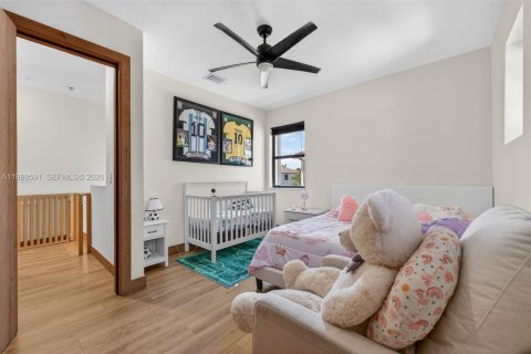 House in Miami, Florida 6 bedrooms, 240.34 sq.m. № 2062472 - photo 21