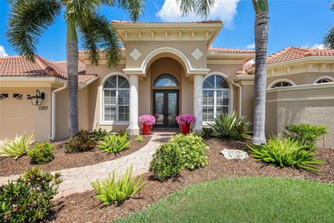 House in Lakewood Ranch, Florida 3 bedrooms, 292.83 sq.m. № 2151809 - photo 8