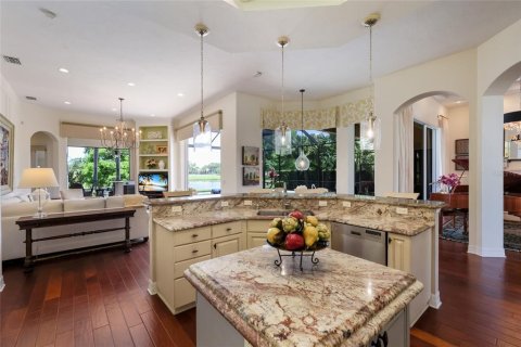 House in Lakewood Ranch, Florida 3 bedrooms, 292.83 sq.m. № 2151809 - photo 11