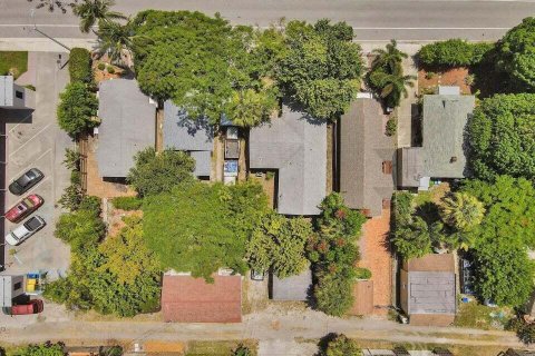 Commercial property in Lake Worth, Florida 249.72 sq.m. № 437407 - photo 1
