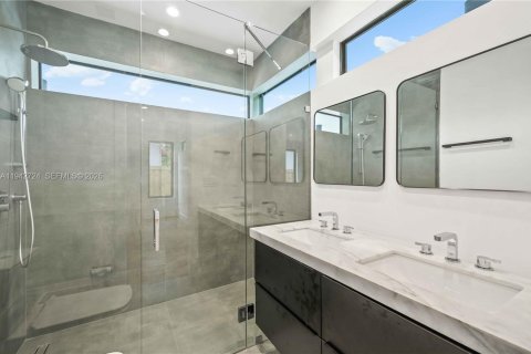 Casa en venta en Miami, Florida, 3 dormitorios, 186.55 m2 № 2002681 - foto 27