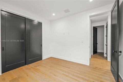Casa en venta en Miami, Florida, 3 dormitorios, 186.55 m2 № 2002681 - foto 21