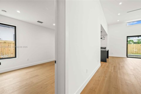 Casa en venta en Miami, Florida, 3 dormitorios, 186.55 m2 № 2002681 - foto 20
