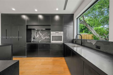 Casa en venta en Miami, Florida, 3 dormitorios, 186.55 m2 № 2002681 - foto 13