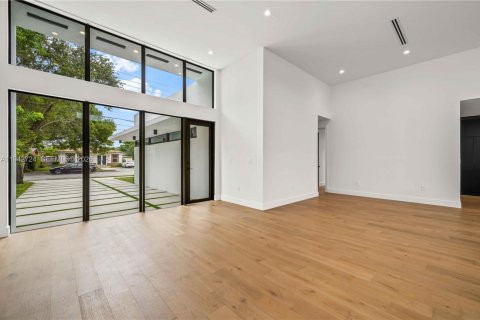 Casa en venta en Miami, Florida, 3 dormitorios, 186.55 m2 № 2002681 - foto 5