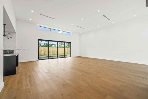 Casa en venta en Miami, Florida, 3 dormitorios, 186.55 m2 № 2002681 - foto 19