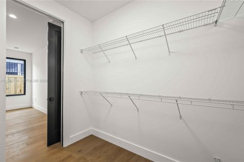 Casa en venta en Miami, Florida, 3 dormitorios, 186.55 m2 № 2002681 - foto 29