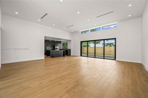 Casa en venta en Miami, Florida, 3 dormitorios, 186.55 m2 № 2002681 - foto 6