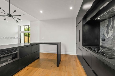 Casa en venta en Miami, Florida, 3 dormitorios, 186.55 m2 № 2002681 - foto 17