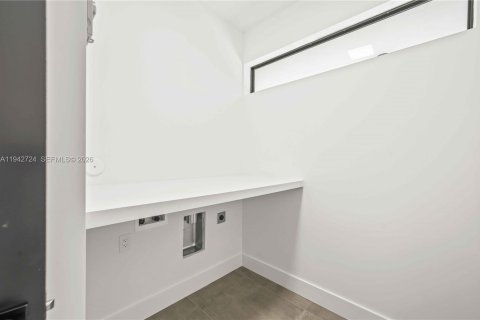 Casa en venta en Miami, Florida, 3 dormitorios, 186.55 m2 № 2002681 - foto 24